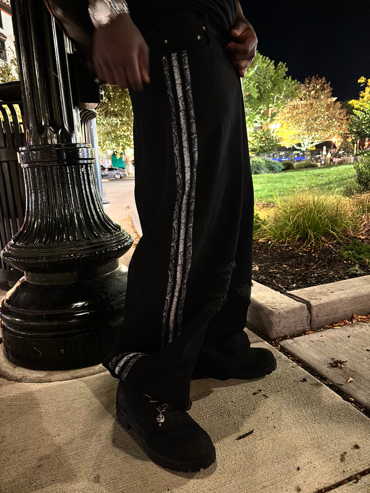 “Fallen Snake” denim jeans